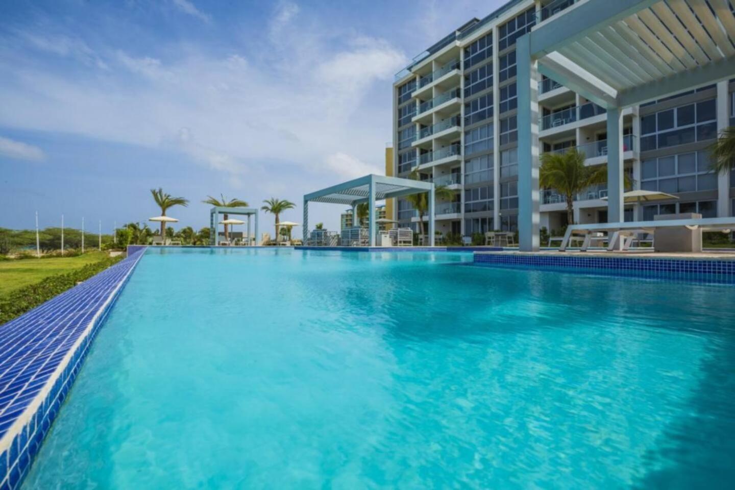 Breath Taking Beach Front Views Condo Eagle Beach Palm Beach Exteriör bild
