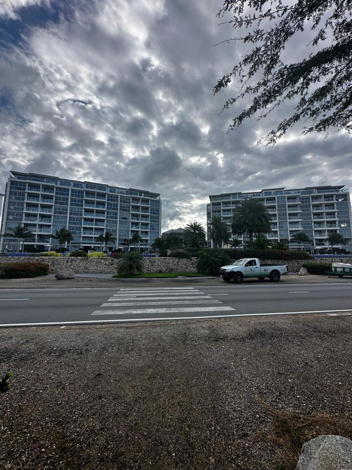 Breath Taking Beach Front Views Condo Eagle Beach Palm Beach Exteriör bild